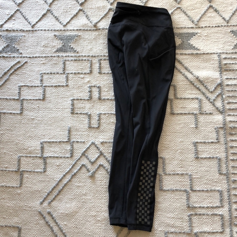 Lulu lemon size 4 black leggings w/ leg detail